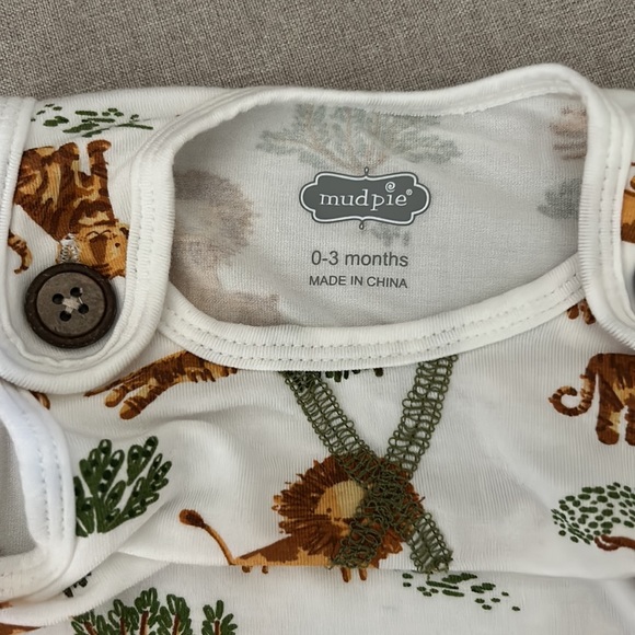 ☘️ 2 for $30 ☘️Mud pie lions and tigers romper - Picture 3 of 5